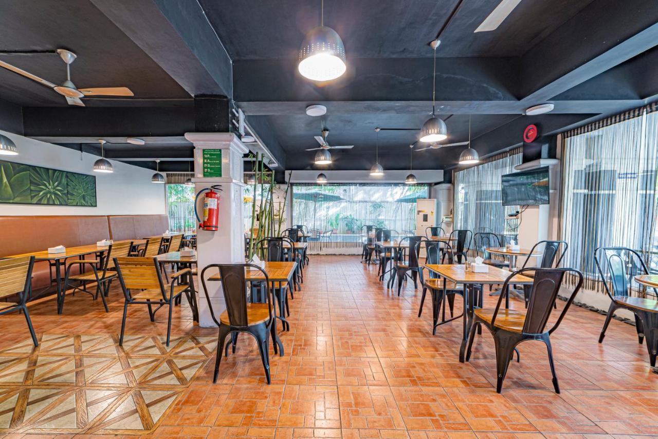 Hotel Athome , Whitefields, Kondapur Hajdarabad Zewnętrze zdjęcie