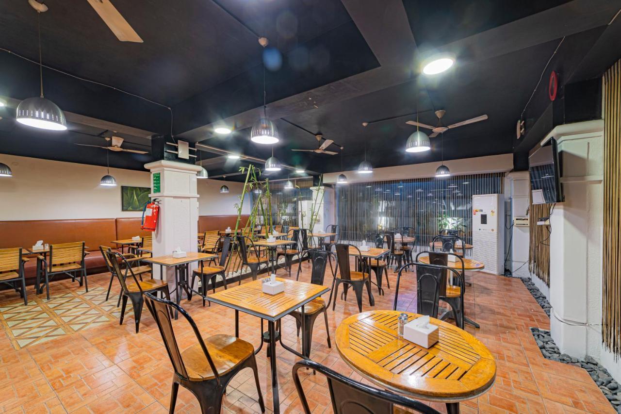 Hotel Athome , Whitefields, Kondapur Hajdarabad Zewnętrze zdjęcie